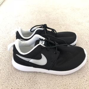 Nike Roshe One Kids shoes Size 13